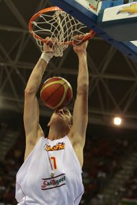 España suma otra victoria, esta vez ante Brasil, en un partido marcado por las ausencias (84-68)