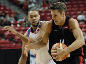 El 2,09 Levon Kendall, más madera para Obradoiro