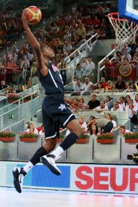 España hace soñar a la Caja Mágica con la posibilidad de conseguir el Mundial (85-86)