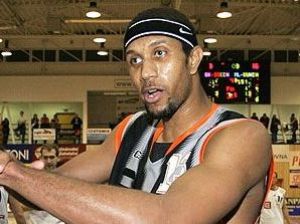 Un finalista de la NCAA para el juego interior de LOBE Huesca: George Leach