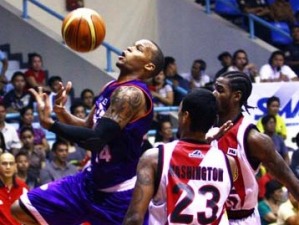 Reggie Larry es el pívot que cierra la plantilla del filial del Regal F.C. Barcelona