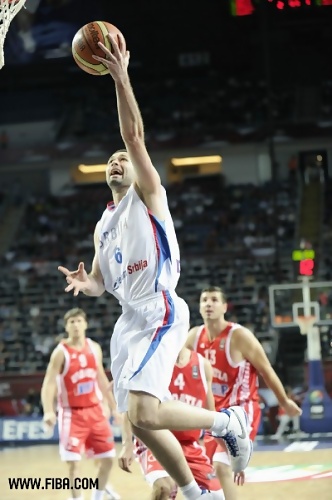 Mundobasket 2010: Serbia pasa a cuartos tras imponerse a Croacia en el partido que nadie quería ganar