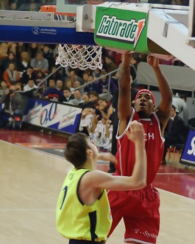 Rodney White firma por dos meses con Lagun Aro Bilbao Basket