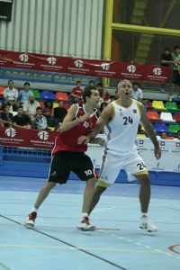 Las Leyendas del Baloncesto del Real Madrid ficharon a Joe Arlauckas y estrenan web