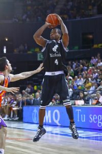 10 minutos de frenesí anotador permiten a Bizkaia BB llevarse el duelo ante Power Electronics Valencia