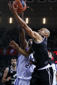 Josh Fisher, con billete de vuelta a Bilbao (Oficial: lo que resta de temporada + 1 opcional)