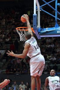 El Estu no puede con la Penya en el día de los regresos