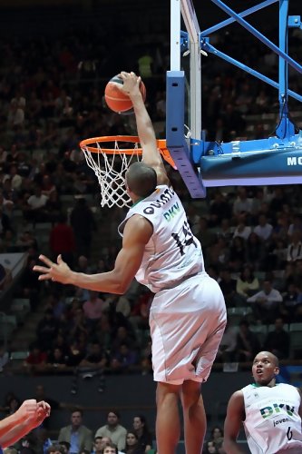 El Estu no puede con la Penya en el día de los regresos