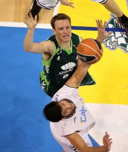 Freire tiene vía libre para poder jugar en Granada