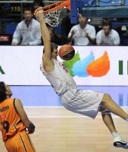 Caja Laboral sacó sus mejores armas para vencer a un gran Fuenlabrada (90-81)