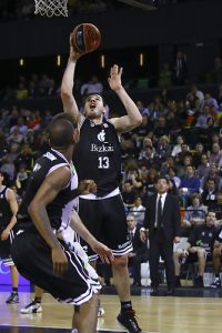 Bizkaia Bilbao Basket, con una marcha de más, puede con Unicaja (89-71)