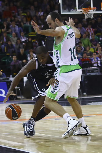 Carlos Jiménez deja de ser jugador, pero no abandona las pistas