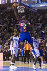 Las lesiones dejan bajo mínimos el perímetro del Regal FC Barcelona