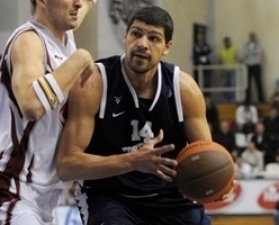 ¡Ligas Ext: ALBA de Berlín se lleva el clásico alemán ante el Oldenburg; Papadopoulos vuelve al PAOK; derrota de Montepaschi ante Varese y en Turquía Iverson es presentado y Barbour mete 35 puntos!