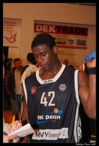 Albert Moncasi no sigue en Girona FC que ficha a John Ofoegbu