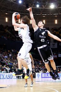 Una nefasta 1ª parte hipoteca a Bizkaia Bilbao Basket ante DKV Joventut en el debut de Llovet en la ACB (85-92)