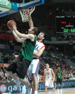 Ya es oficial, Barton dos años más en Badalona