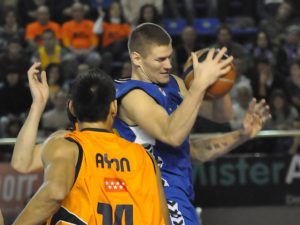 Cajasol Banca Cívica confirma la continuidad de Paul Davis. Ondrej Balvin, 5º pívot