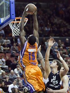 Florent Pietrus se queda en Valencia un año más