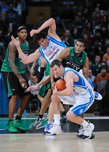 La mano de Carl English acerca al DKV Joventut a la Copa del Rey (75-73)