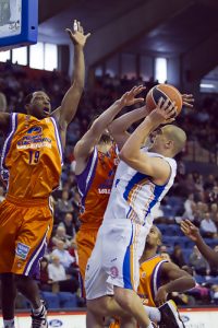 Actualidad ACB: Trifon Poch, destituido; Basile se vuelve a lesionar; en Valencia se queda Flo, y Giddens no convence; Sow sigue en Vitoria