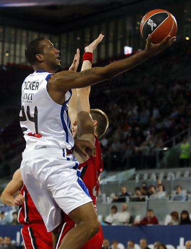 El Real Madrid alcanza el liderato a costa de un CAI luchador