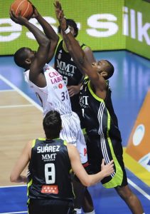 Giro de 180º en los planes de Caja Laboral: se descarta la contratación de un base y Sow continuará hasta final de temporada