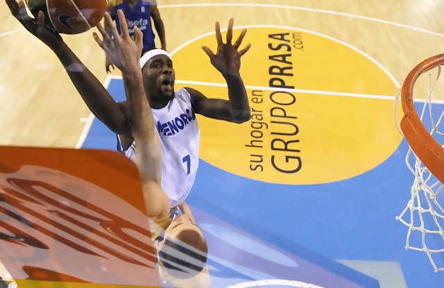 Un gran Radenovic no puede con un Asefa Estudiantes superior (65-74)