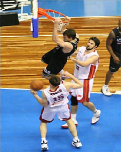 Lagun Aro Bilbao Basket mira al pasado para mejorar su presente