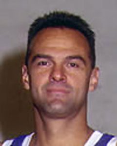 Óscar Schmidt se hizo con el club de su ciudad y alistó a su hijo Felipe