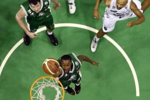 Lega (Semifinales): Pallacanestro Cantú vuelve a una gran final 30 años después. Se las verá con la bestia, Montepaschi Siena. Sergio Scariolo dará el relevo a Dan Peterson en Milano