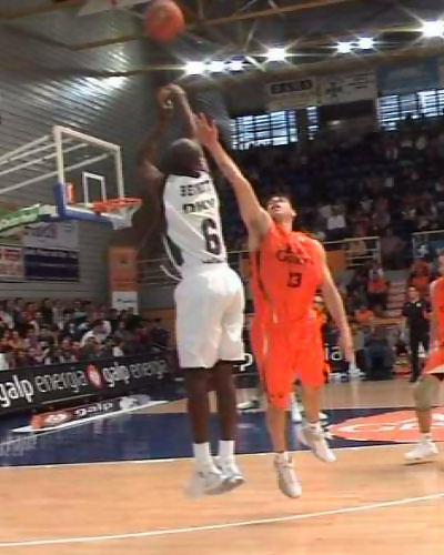 Bennett machaca al Fuenla. Casimiro: “Bienvenidos a la realidad”. Jawad Williams, en el punto de mira