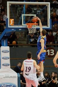 Asefa Estudiantes se impone a Caja Laboral Vitoria en un final de infarto