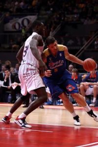 Eurocup Last16: Cajasol y Estudiantes empiezan con victoria. GC 2014 cae desmitificando al Unics Kazan. La muñeca de Mike Scott le vale el MVP