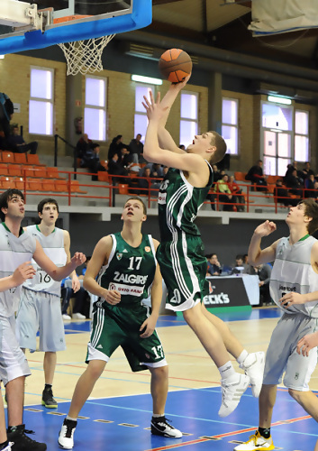 2ª Jornada NIJT Hospitalet 2011: Un sorprendente Manresa se cuela en semis ante el favorito Barça. En la otra, Real Madrid contra un pletórico Zalgiris (incluye vídeos y estadísticas)