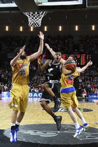 La regularidad de Banic y la chispa de Jackson desequilibran un Bizkaia BB-Asefa Estudiantes marcado por el desacierto generalizado