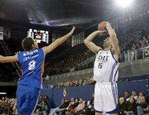 El Real Madrid gana a un Menorca Básquet que nunca dejó de competir<br>