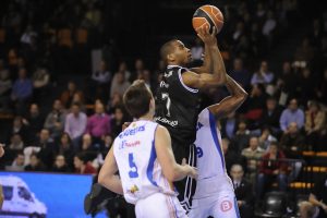 La alegría va por barrios: Menorca Básquet vuelve a pinchar en casa y Bizkaia BB piensa ya en “irse de copas”