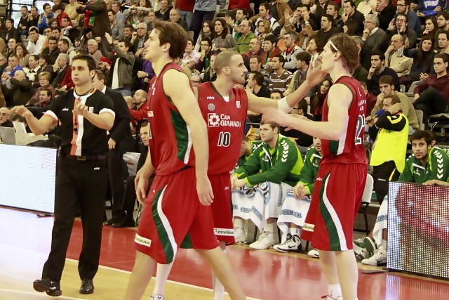 El CB Granada piensa en Sinanovic; Kurz sigue en rebeldía. Meridiano Alicante sondea el mercado; Erdogan out