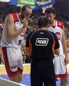 Triunfal presentación de Lagun Aro Bilbao Basket ante su afición