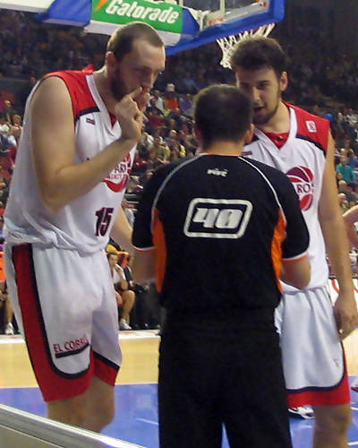 Triunfal presentación de Lagun Aro Bilbao Basket ante su afición