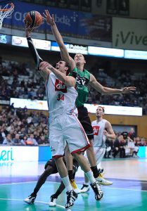 Pablo Aguilar renueva por tres años con en el CAI Zaragoza