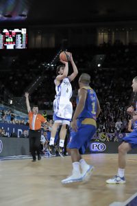 El Real Madrid se impone a un Asefa Estudiantes que no puso apenas resistencia (82-61)