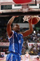 LEGA (J21): El dúo del Sassari, James White-Othello Hunter, vuelve a ser decisivo. La Lottomatica de la ‘araña’ Smith sorprende al Armani Jeans