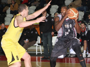 Chris Lee, nuevo pívot para Grupo Iruña Navarra