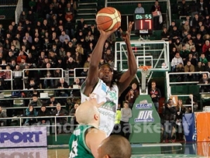 Lega (J30): El Sassari de James White y Othello Hunter entra en playoffs, y Lottomatica Roma se queda fuera. Omar Thomas consigue el MVP de la liga regular; Gentile, el mejor sub 22