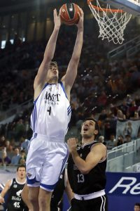 Real Madrid llega a la Copa con la 7ª victoria consecutiva a costa de un Bizkaia BB que aprieta pero no ahoga (76-72)
