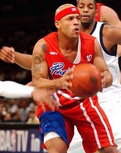 Larry Ayuso , <i>buzzer beater</i> para clasificar a su equipo a la F4 de la Liga de las Américas