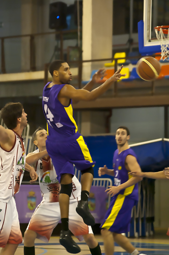 Basquet Coruña cierra a los aleros Deforrest Riley-Smith y José Alberto Expósito