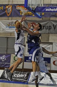 Álex Alba y Roger Fornas, primeras renovaciones de un C.B. Tarragona que incorpora a Jonathan Mitchell e Iván Martínez